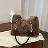 Bolso de mano retro transfronterizo nuevo otoño/invierno, bolso de hombro de cadena moderno y elegante, bolso de hombro de felpa versátil y chic