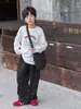 Camiseta de otoño Aimobebe para niños, camiseta interior de manga larga con estampado de letras, top suelto versátil de algodón puro agradable para la piel para niños, moderno