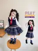 Conjunto de Ropa de Primavera para Niñas 2026 Nuevo Elegante Estilo Academia Conejo Policía Jk Falda Conjunto de Tres Piezas para Bebé Niña Primavera y Otoño