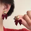 Brincos de Pérola Red Velvet para o Ano Novo de 2026 para Mulheres, Brincos que Realçam o Branco com Design Exclusivo, Acessórios de Orelha Retro Estilo Hong Kong para o Ano Novo