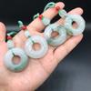 Venta al por mayor de fábrica Suministro en vivo Cadena de suéter de jade Oro natural Jade Esmeralda Tianshan Hebilla de seguridad Colgante para tarjeta