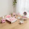 Escena de Dormitorio Retro, Perchero, Armario, Tocador, Ropa de Cama, Adornos, Casa de Juegos Miniatura, Escena en Miniatura, Juguetes de Casa de Muñecas