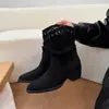 Botines cortos transpirables de punta fina estilo francés para mujer, nuevos botines Martin versátiles otoño e invierno 2026, botines de caballero de moda tendencia al por mayor