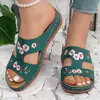 Zapatillas cruzadas europeas y americanas de talla grande 2026 para mujer, zapatillas de tacón de cuña, sandalias de slip-on de suela gruesa y plana, abiertas en la punta, bordadas