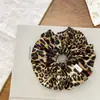 Nuevo Lazo para el Cabello con Estampado de Leopardo Retro Pinza Dulce para el Cabello Banda Versátil Coreana para Recoger el Cabello en Moño Scrunchie