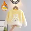 Suéter Espesso de Veludo Mink para Meninas 2024 Outono e Inverno Novo Moda Estilosa de Menina Suéter de Urso Degradê Tendência