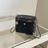 Bolso Cuadrado Mini de Moda Versátil, Bolso Cruzado al Hombro Estilo Chanel, Bolso de Cadena Acolchado para Mujer al por Mayor