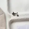 Anillo único vintage con flor de iris cruzada desgastada para mujer, nuevo anillo abierto versátil de alta gama retro totalmente pavonado con diamantes para mujer