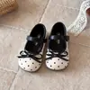 Zapatos de princesa para niña con lazo, nueva colección primavera/otoño 2026, zapatos infantiles de suela blanda, bailarinas de lunares para bebé niña