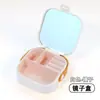 Joyero portátil para anillos, joyas, collares, pintalabios, caja de almacenamiento de plástico PP multifunción para llevar en el equipaje de mano.