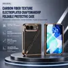 Adecuado para iPhone Duo, esta funda de teléfono electrochapada presenta un patrón de Kevlar, una ranura para bolígrafo incorporada y un protector de pantalla integrado, proporcionando protección total contra caídas.