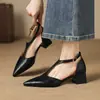 Sandalias huecas de punta fina con tira en T y tacón medio grueso, tallas 33-43, zapatos de comercio exterior de Amazon