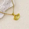 Collar de Hoja de Ginkgo Chapado en Oro, Collar de Diseño de Nicho de Lujo Ligero, Gargantilla de Regalo de Cumpleaños, Mismo Estilo que los Bloggers Europeos y Americanos, Acero de Titanio