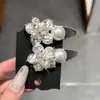 Pinza de cocodrilo con flor de perla de temperamento suave vintage francés, pinza exquisita y hermosa para flequillo lateral, horquilla de plata