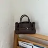 Bolso de mano plisado de alta gama estilo coreano de nicho 2026, moderno y simple, con una elegante hebilla de cinturón, bolso para mujer de un solo hombro o cruzado