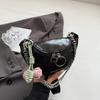 Bolso bandolera de cadena estilo coreano para mujer 2025 Verano Nuevo estilo de moda Bolso de silla de montar Bolso de hombro acolchado estilo coreano