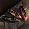 Sapatos Femininos de Bico Raso Estilo Novo Outono 2026 com Laço, Bico Quadrado, Salto Quadrado, Calce Fácil Confortável para o Dia a Dia, Couro Completo por Dentro e por Fora