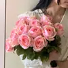 Buquê de Mão no Mesmo Estilo de Liu Yifei com Rosas Cor-de-Rosa, Flores Artificiais, Flores Falsas, Decorações de Mesa, Adereços para Fotos, Buquê Artificial
