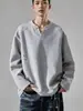 Sudadera con capucha de camiseta de manga larga con cuello en V pequeño y textura otoñal retro americana para hombre, capa base simple y holgada de color liso