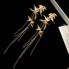 "Abalorio Floral de Perla" aretes de botón florales vintage con circonita y perla, aretes de lujo ligero de alta gama con un diseño único, aretes de nicho