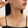 Conjunto de collar y pendientes de trébol con esmalte degradado estilo francés, cadena para la clavícula con incrustaciones de flores de diamante coloridas de lujo ligero, joyería floral