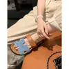 Pantuflas de una tira con suela gruesa estilo H para mujer, para uso exterior en verano, nuevo modelo 2026, sandalias planas de velcro