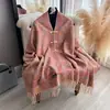 Nuevo Chal Estilo Chino con Cierre de Botón, Elegante y Versátil, Adecuado para Usar sobre un Qipao, Bufanda Larga con Patrón Jacquard Cachemir, Bufanda Cálida para Viaje