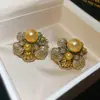 Aretes de Aguja Plateada con Flores Incrustadas de Diamantes y Perlas, Aretes Vintage Únicos y de Moda con Sentido del Diseño, Joyería para Orejas de Nicho para Mujer