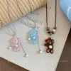 Collar de Perlas con Colgante de Oso Incrustado de Diamantes, Lujo Ligero y Sensación de Alta Gama, Estilo Personalizado y Juguetón, Cadena para Clavícula, Joyería de Nicho de Alta Gama