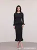 Terno de alta costura Miyake plissado com estampa floral tridimensional, plus size, elegante e versátil, com mangas sino e conjunto de duas peças com contas