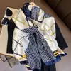 Ciudad de Yiwu Youhu Primavera y Verano Alta Gama Versátil Seda Imitación Delgado Bufanda Moda Clásica Larga Bufanda Venta al por Mayor