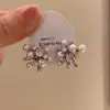 Lujo Ligero y Sensación de Alta Gama, el Encanto de las Perlas, Fuegos Artificiales de Diamantes Brillantes, Pendientes de Plata para Mujer, Nuevos Pendientes Más Vendidos 2025