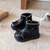 Botas de Cano Baixo com Laço de Borboleta para Meninas 2026 Outono/Inverno Novo Estilo Versátil Leve Solado Macio Estilosas Botas Martin Estilo Princesa para Meninas