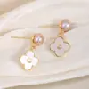 Pendientes Populares de Perla de Nácar de Agua Dulce Natural con Forma de Trébol de Cuatro Hojas, Lujo Ligero, Gama Alta, Versátiles Pendientes para Mujer con Pasador de Plata S925