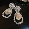 Brincos de Tarraxa Pingente Gota d'Água Cravejados com Diamantes Agulha de Prata Brincos Europeus e Americanos Exagerados para Mulheres Banquete Noturno Brincos de Noiva de Luxo Toque de Luxo Leve High-End