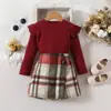 Conjunto de Dos Piezas para Niñas de Primavera y Otoño Estilo Europeo y Americano: Top de Manga Larga con Canalé y Mangas Volantes con Falda Corta de Cuadros Irregulares