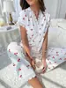 Ropa de estar por casa versátil de venta cruzada europea y americana para mujer con estampado de cerezas, bordado soluble en agua, ribete de encaje, manga corta y pantalones largos que se pueden usar fuera