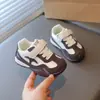 Zapatos Deportivos Infantiles 2026 Estilo Otoño Superficie de Cuero Zapatos de Correr para Niños Zapatos Deportivos para Niñas Zapatos para Gatear Bebé Dropshipping