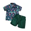Conjunto Navideño Casual para Niños Camisa con Estampado de Árbol de Navidad y Muñeco de Nieve Pantalones Cortos Conjunto de Dos Piezas Elegante Formal para Niños