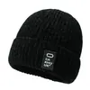 Novo gorro de inverno masculino quente de tricô, forrado com fleece e espesso, gorro pullover à prova de frio para atividades ao ar livre, gorro de tricô com topo redondo e letra