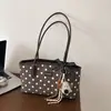 Nuevo bolso coreano de moda estilo lunares tipo baguette, a la moda y elegante, popular bolso de hombro y para llevar debajo del brazo para el trabajo, principios de otoño 2026