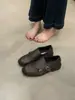 Sapatos Pequenos de Couro Estilo Britânico Retrô para Mulheres com Salto Grosso Outono e Inverno 2025 Novos Mocassins Casuais Versáteis Sapatilhas de Salto Baixo