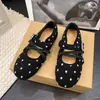 Sapatos Mary Jane franceses retrô com bolinhas 2026 novo estilo mocassins inspirados na Chanel, sapatos baixos de bico fino de outono para mulheres