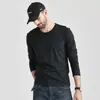 Camiseta de Manga Comprida Masculina 2025 Nova Outono Camiseta Interna Primavera e Outono Gola Redonda Cor Lisa Camisa Básica Roupa Masculina