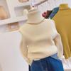 Ropa suave y cerosa para niños y niñas 2025 Otoño e Invierno Nuevo Cuello alto Versátil Rayas de punto Color puro Ropa de punto Camiseta básica