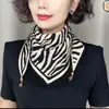 Bufanda tejida nueva TikTok misma bola dorada original hebilla magnética bufanda triangular protección para el cuello otoño e invierno bufanda cálida ropa interior