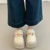 Nuevos Zapatos Mary Jane Birkenstock Versátiles con Puntos, Suelas Gruesas, Zapatillas Cerradas de Medio Paso Estilo Hada que Aumentan la Altura para Mujeres, Verano 2026