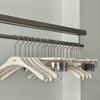 Loja de roupas cabide de madeira maciça feminino branco leitoso, cabide de madeira moderno de alta qualidade com clipe antiderrapante para calças, suporte para roupas e varal