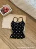 Camisola de lunares estilo dopamina con copas, diseño de espalda cruzada con cuentas, elegante top de tirantes para yoga para mujer, top sin mangas versátil