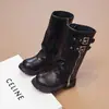 Botas de montar para niña hasta la rodilla con tacón grueso, colección otoño/invierno 2026, modernas y elegantes, con hebilla de cinturón y diseño de pierna plisada retro